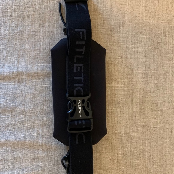 Running Pouch - Picture 2 of 5